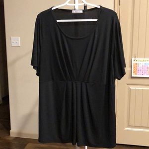 Black tunic with cute detailed at the middle
